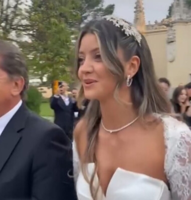 بالصور: وليد توفيق يحتفل بزفاف ابنته نورهان في مدريد... والجمهور ينبهر بالشبه الكبير بينها وبين والدتها جورجينا رزق!