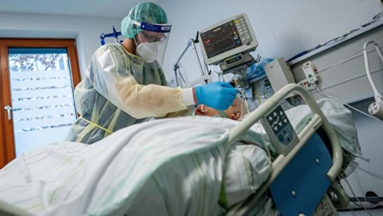 تحذير من سلالات جديدة لـ"كورونا" أكثر عدوى!