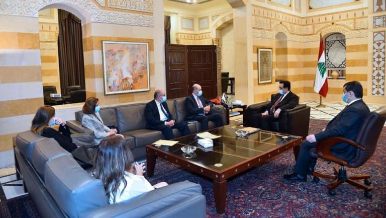 Court of Audit delegation hands Diab report on balance accounts cut off for 1998