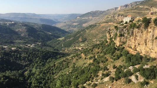 الوكالة الوطنية: مسيّرة للعدو الاسرائيلي أطلقت صاروخاً انفجر في الوادي بين سجد والريحان في منطقة جزين