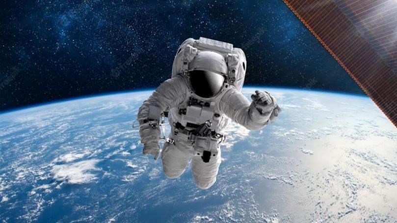 Woman Pays Fake Astronaut $30,000 as "Landing Fee" to Return to Earth in Romance Scam