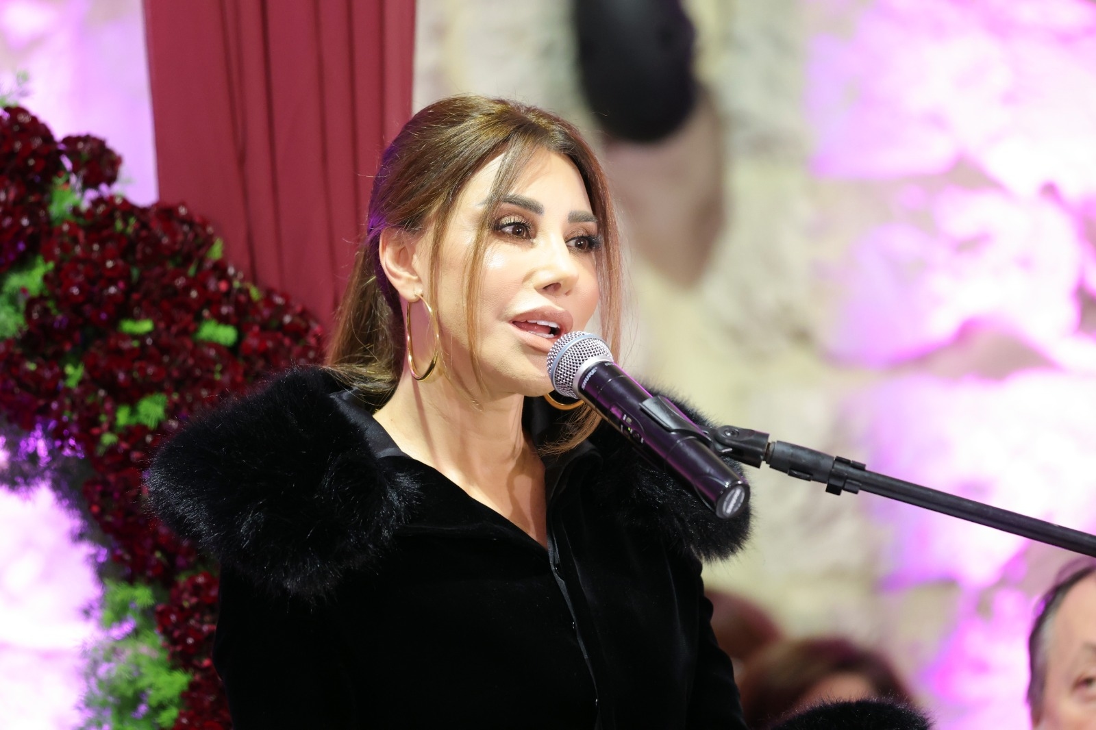 قيامة الحقيقة وآلام المسيح... ترانيمٌ وتأملات شعرية وشهادة حقٍّ في كنيسة السيّدة عمشيت