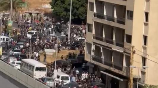 A number of citizens rushed to stores to buy bread and water, fearing the return of clashes, and the Lebanese army secured the roads for those who wanted to leave the area