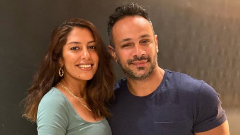 خطيبة محمد عطية تحذف صورها معه وتعلن الإنفصال