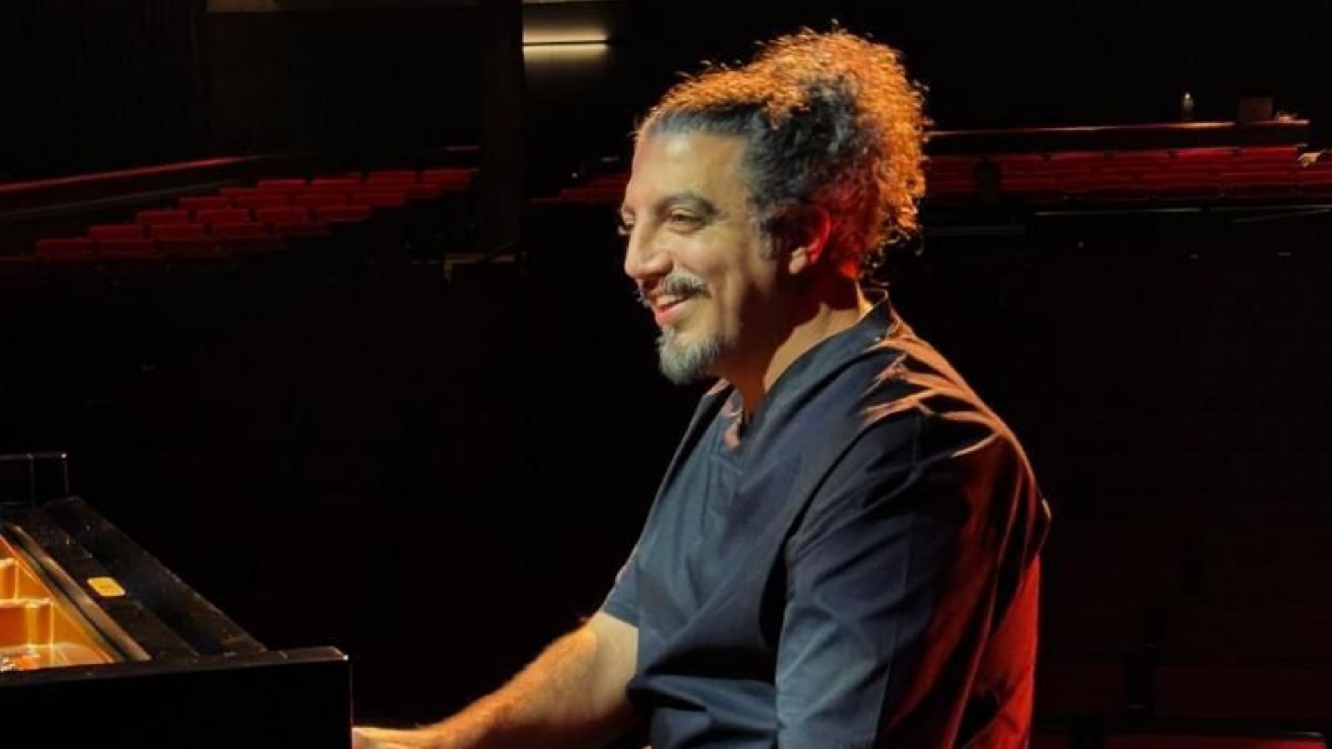 ألف أبي سعد ضيف مهرجانات غلبون… ويعزف أنغامه أمام الجمهور الذي احتفى بإبداعه عالميًا