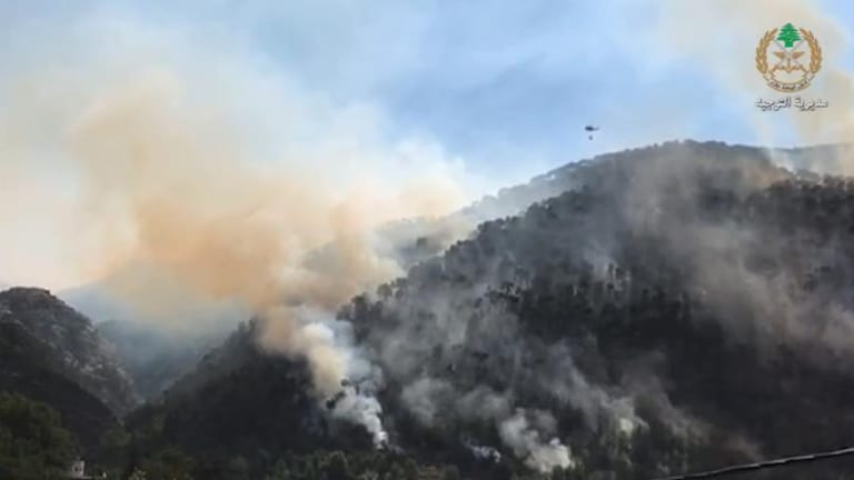 الجيش: طوافات القوات الجوية تعمل على اخماد حريق بسكنتا