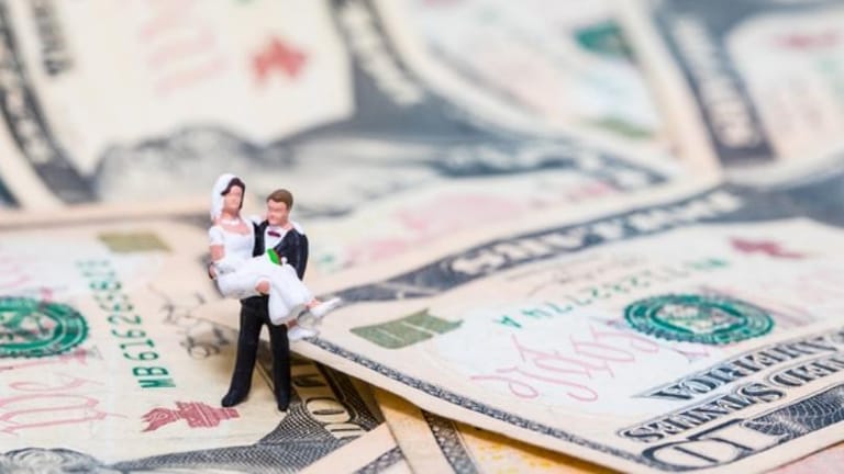 "مئة مليون ليرة" كلفة تجهيز منزل عروسين!