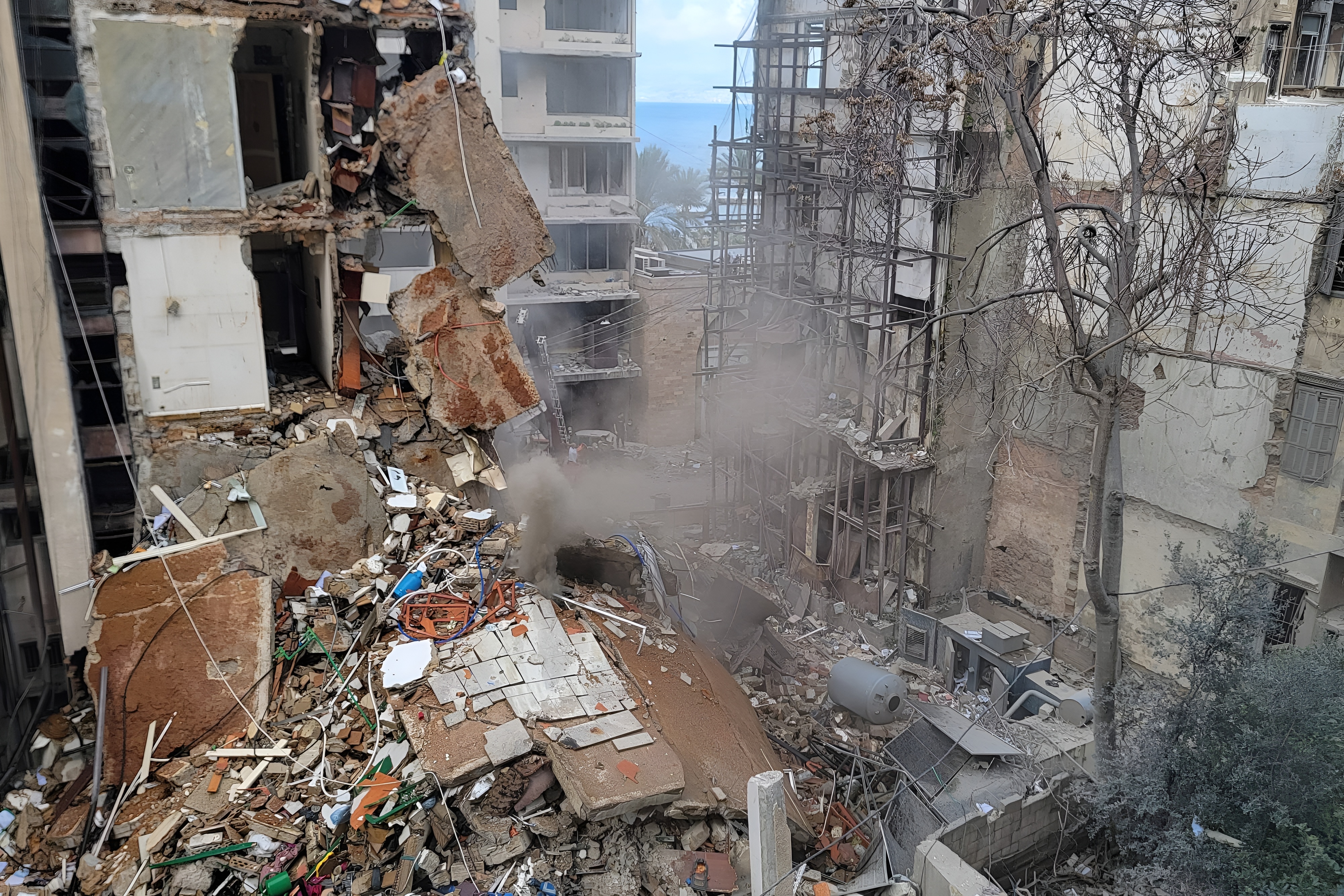 لبنان بين فكّي الصفقة: نار مفتوحة ومصير مجهول