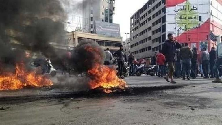 القوى السياسية على كوكب آخر.. وتتلهّى بمن يحرّك الشارع