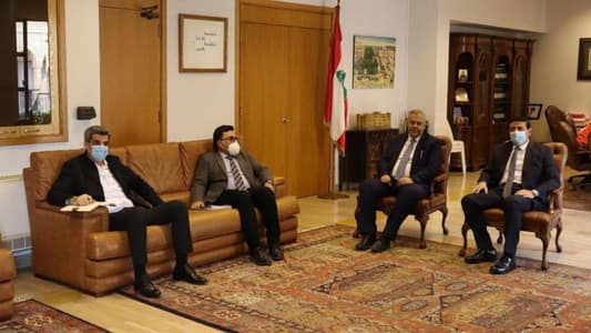 عبود التقى وزير الاشغال ووفداً من الصليب الأحمر