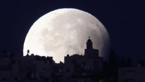 Supermoon and lunar eclipse delight stargazers