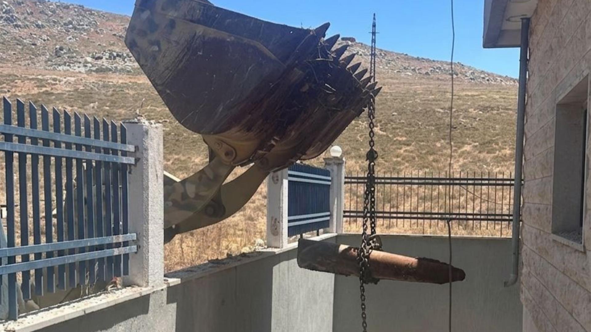 بالصور.. الجيش: تفكيك قنبلة غير منفجرة في بلدة جنوبيّة