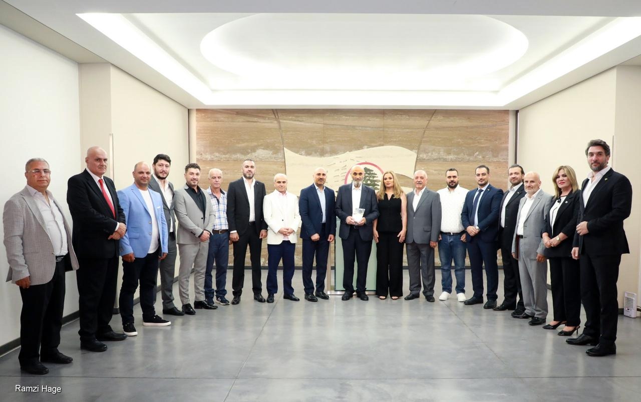 جعجع التقى مجلس بلدية عيناتا