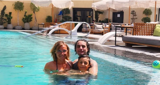 أحمد الفيشاوي في صورٍ جديدة مع ابنه: "العائلة تأتي أولاً"