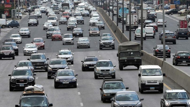 التحكم المروري: حركة المرور كثيفة من الدامور باتجاه خلدة وصولاً الى أنفاق المطار وناشطة من الضبية باتجاه انطلياس وصولاً حتى نهر الموت