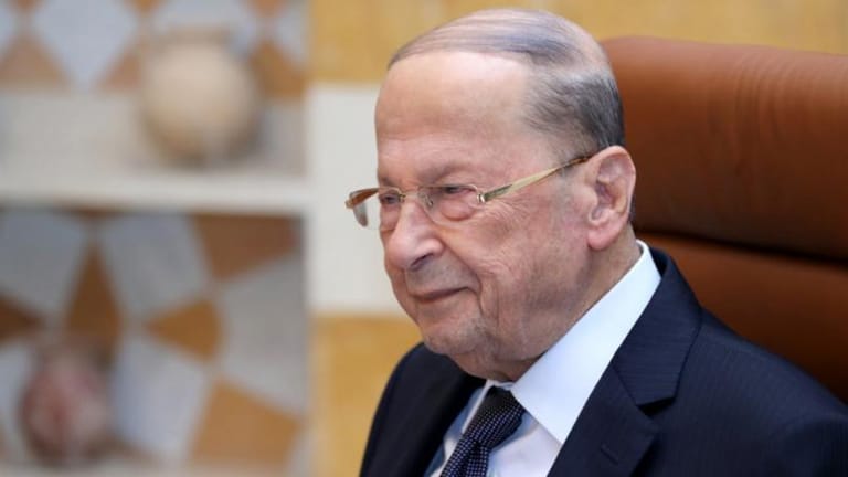 احتفال مع خروج عون... و"كارثة اقتصادية"