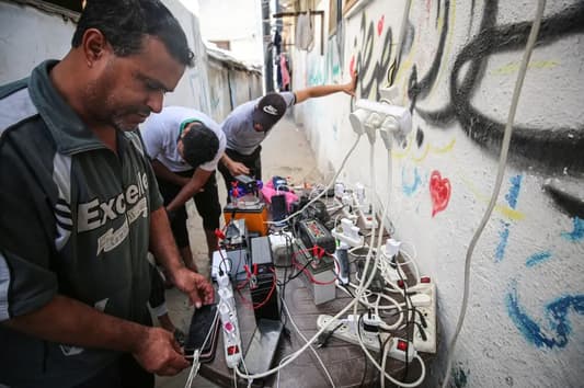 Internet, Phone Services Return to Gaza after Israeli Communications Cutoff