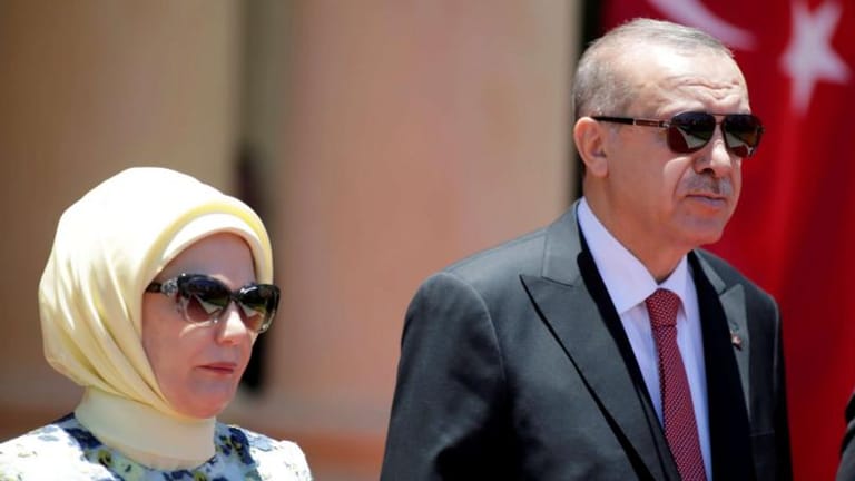 أردوغان وزوجته مصابان بـ"أوميكرون"