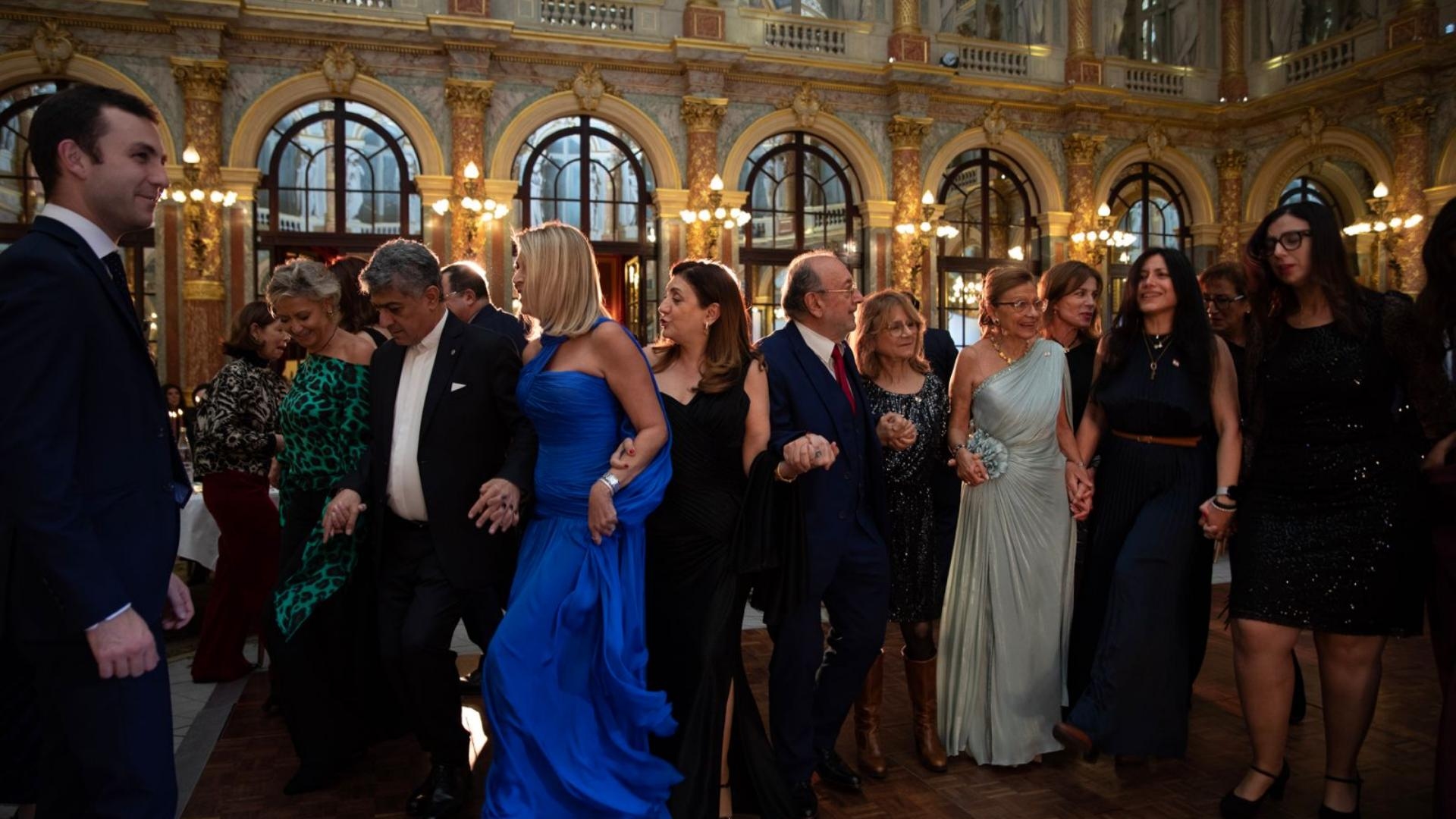 باريس تحتضن "Gala du Soleil" دعمًا لنساء لبنان… والشاعر للمغتربين: أجمل صورة عن لبنان