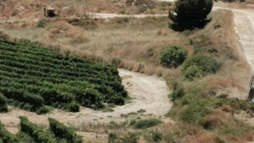 قوات اسرائيلية تقوم بمسح الطريق العسكرية في محيط موقع العباد