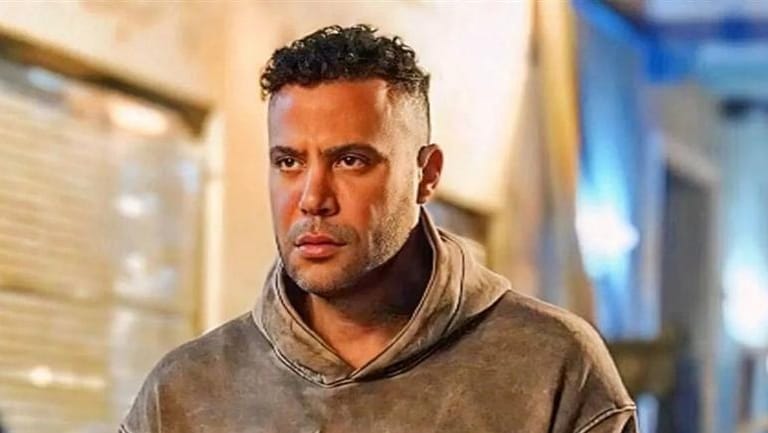 محمد عادل إمام يستأنف تصوير "الكينج" بعد الحريق المروع