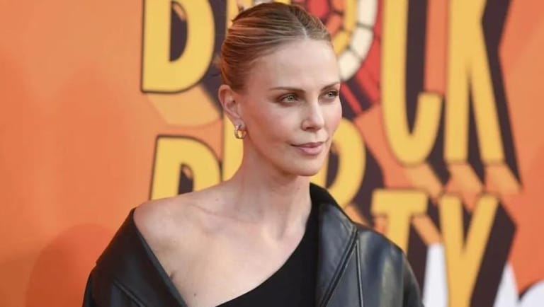 شارليز ثيرون عن زفاف جيف بيزوس: "مقرفون"