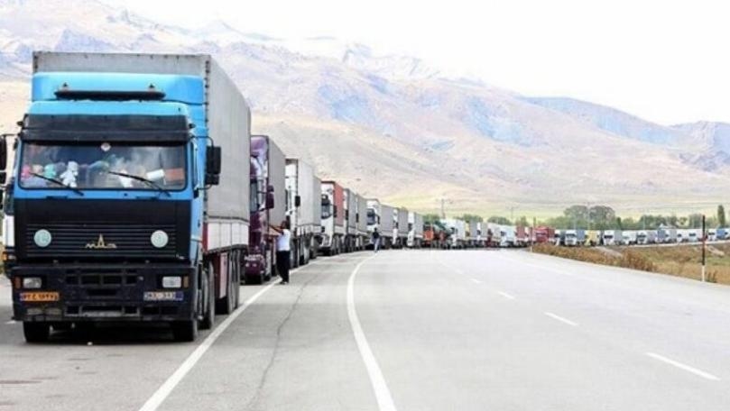 إغلاق الطريق الحدودي بين إيران وأفغانستان بعد تبادل الاشتباكات بين البلدين