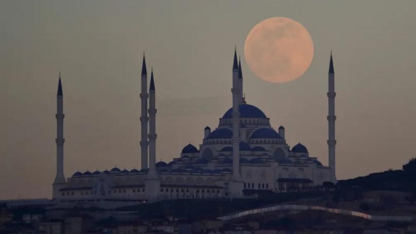 Photos: Spectacular April 2021’s "Pink" Supermoon Across the World