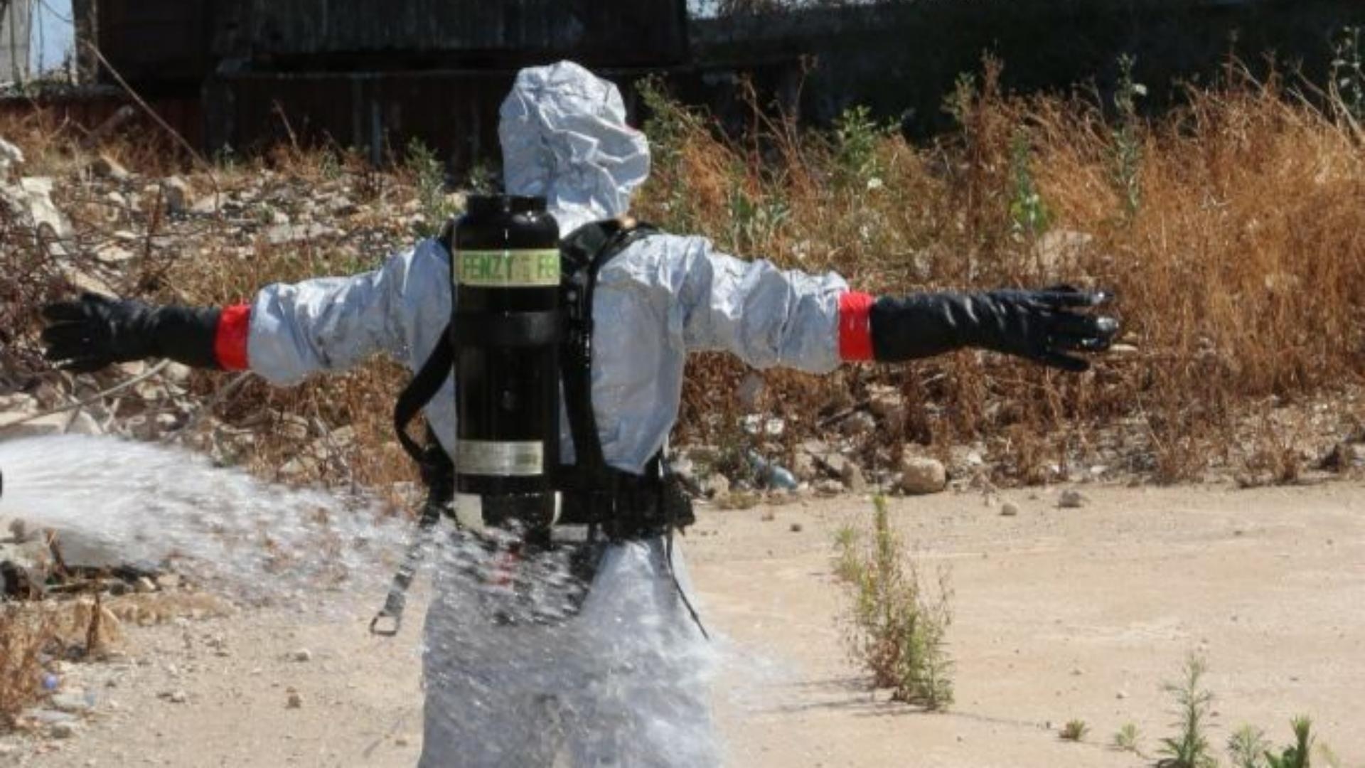 بالصور: مهمة نوعية للدفاع المدني في حرم إهراءات مرفأ بيروت
