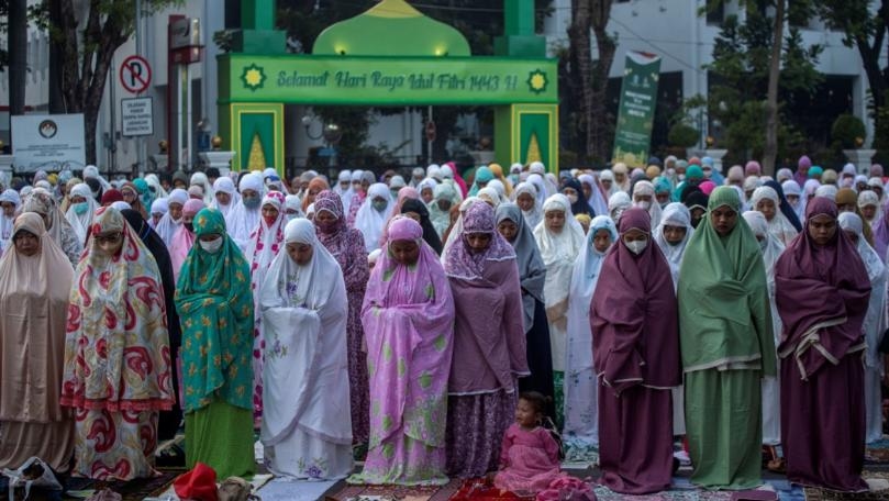 Photos: Muslims Around the World Celebrate Eid al-Fitr 2022