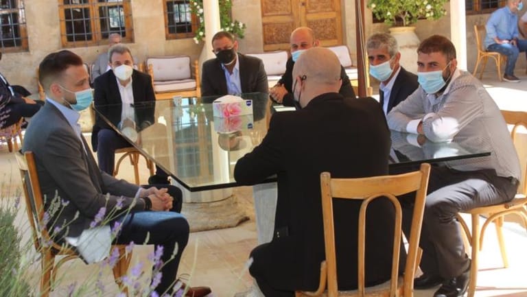 تيمور جنبلاط يتلقى سلسلة مراجعات في المختارة