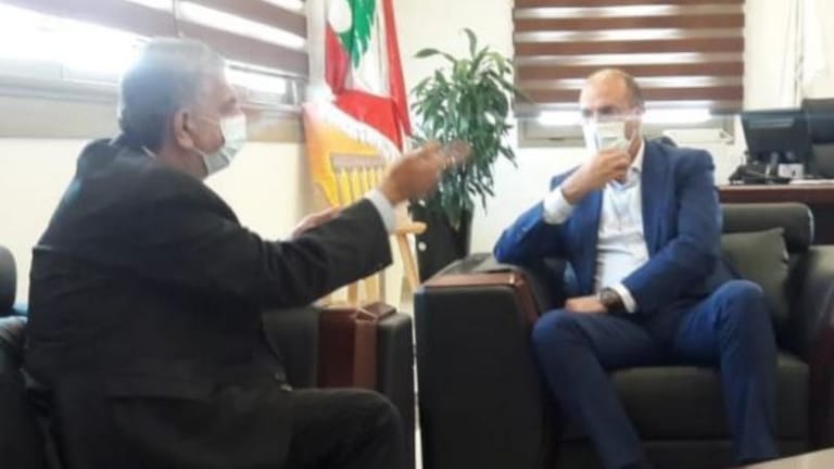 رئيس بلديّة يزور وزير الصحة عارضاً لهموم البلدة الإستشفائية والطبية والدوائية