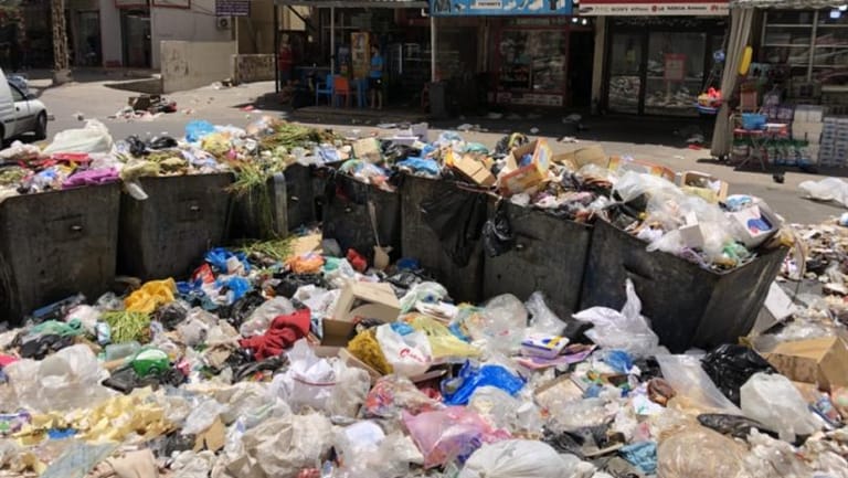 النفايات تحاصر صيدا والشركة "تبتزّ" المسؤولين