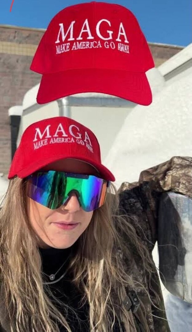 بالصّور: MAGA "عالطريقة الغرينلاندية"... وقبعات ساخرة