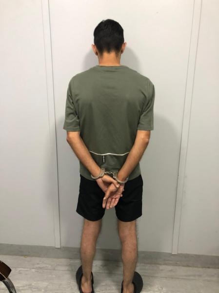 مكمن محكم يوقع بأحد أفراد عصابة لسرقة السيارات