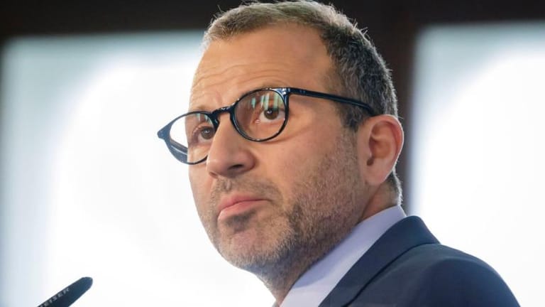 "فركة أذن" لباسيل!