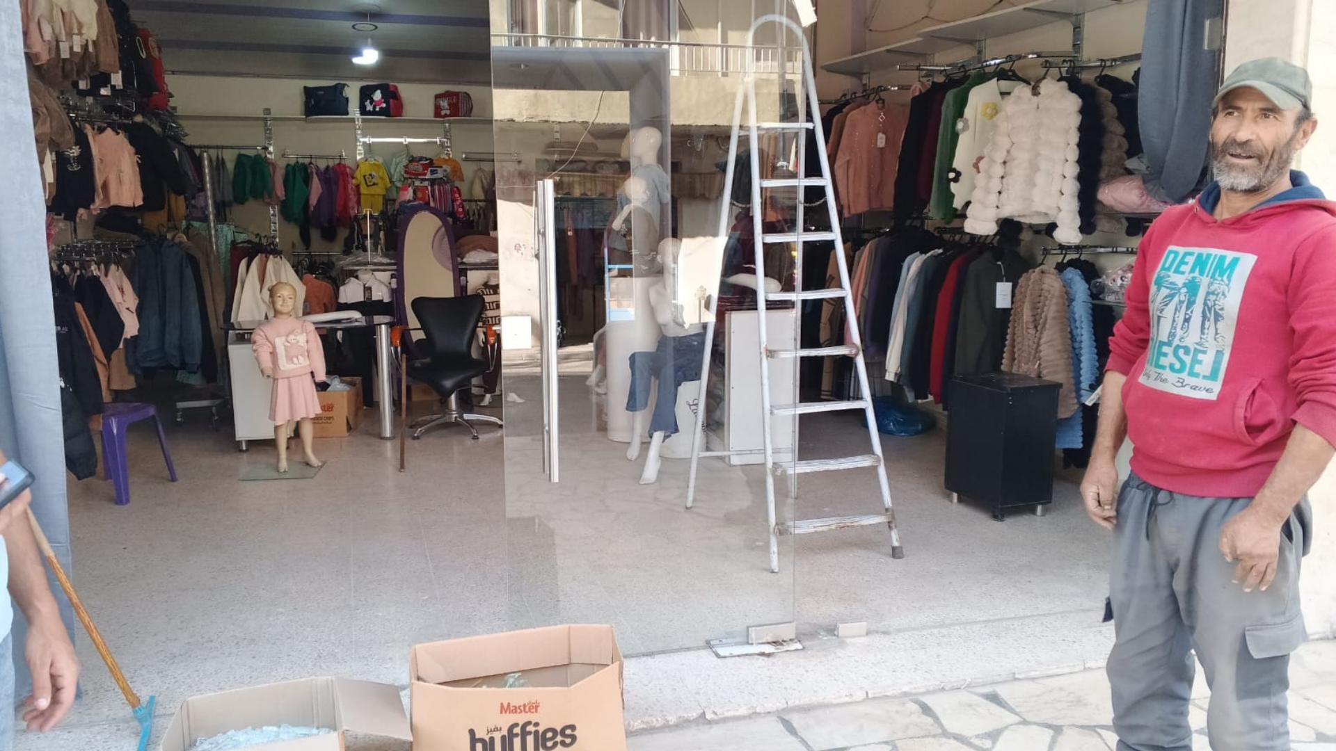 بالصور: بعد الغارات على شمسطار... أضرار في المسجد والمنازل