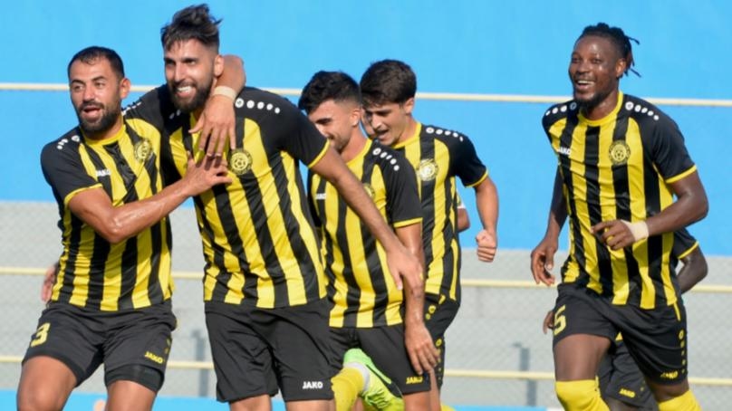 البرج يتصدر الدوري اللبناني لكرة القدم وفوز أول للأنصار