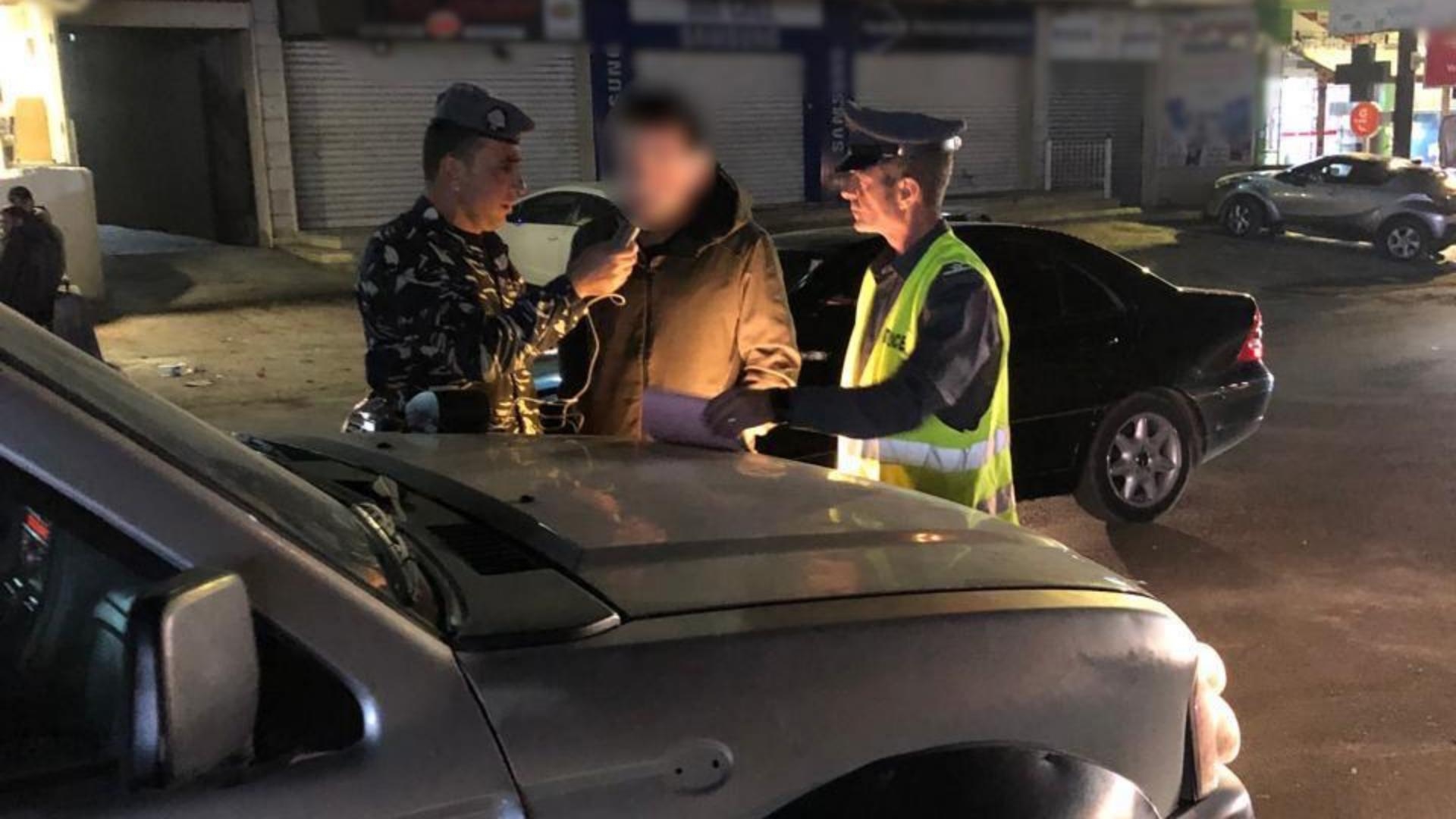 بالصّور: حواجز لقياس نسبة الكحول لدى السائقين