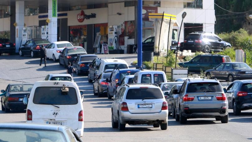 زحمة سير أمام محطات الوقود في حلبا