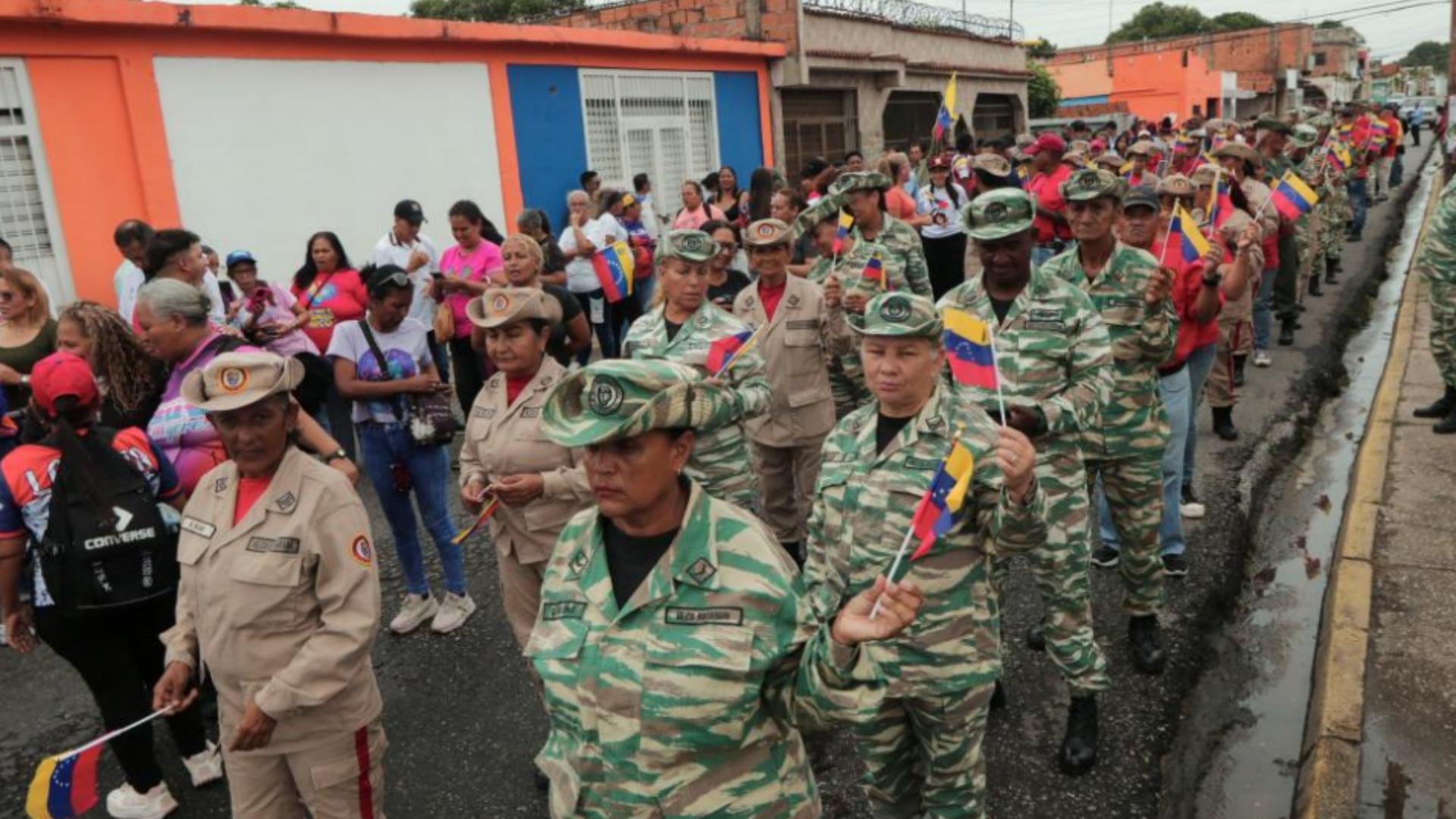 ترامب يحشد في الكاريبي... هل تعصف رياح التغيير بفنزويلا؟
