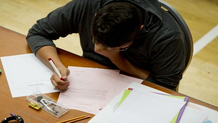 Humans beat generative AI models at top math contest