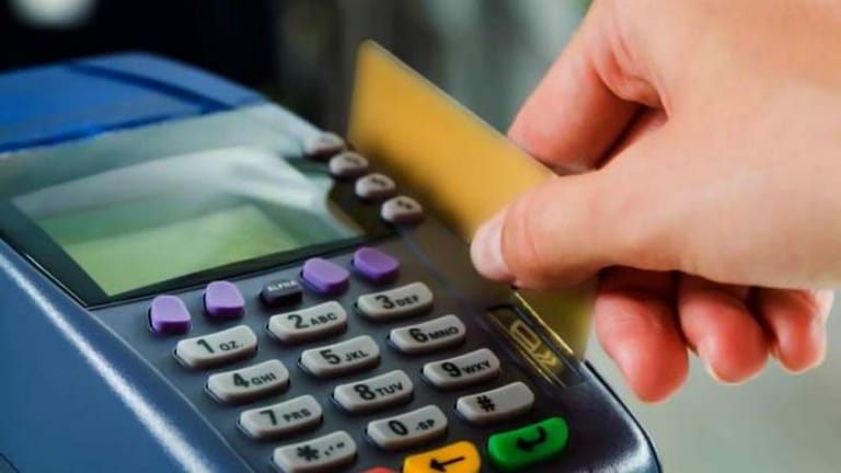 البطاقة التمويلية وهم أم حقيقة؟ وهل من مصادر تمويل حقيقية لها؟ تابعوا التفاصيل في النشرة بعد قليل