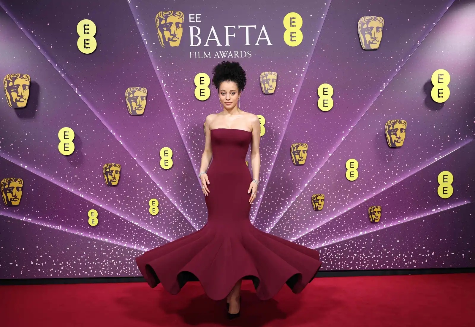 بينهن مونيكا بيلوتشي وإيما ستون... تعرفوا على أبرز إطلالات الـ بافتا 2026