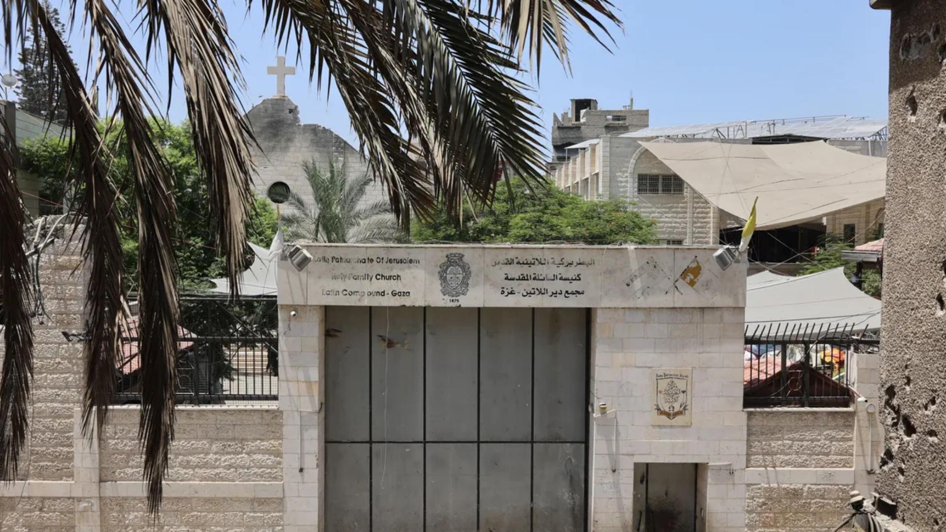 استهداف كنيسة غزة.. والبابا حزين