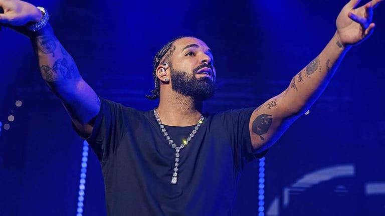 42 ماسة في عقد دريك... إلى من ترمز؟