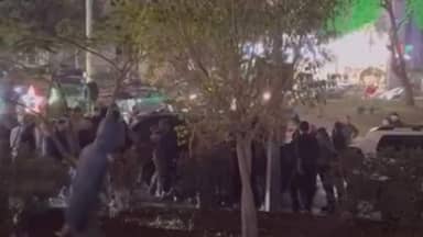 بالفيديو: تضارب بالعصي في صيدا... خلال احتفال بسقوط الأسد