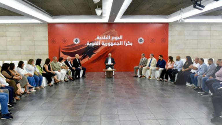 جعجع التقى وفدي بلديتي كرخا ودير ميماس