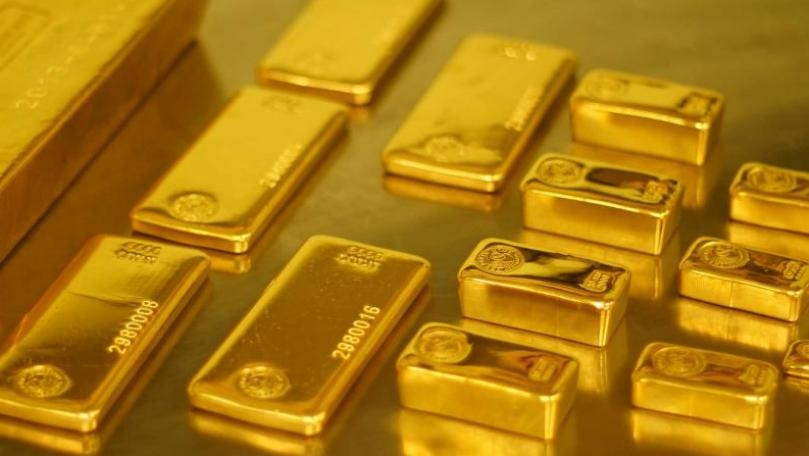 انخفاض أسعار الذهب مع ارتفاع الدولار