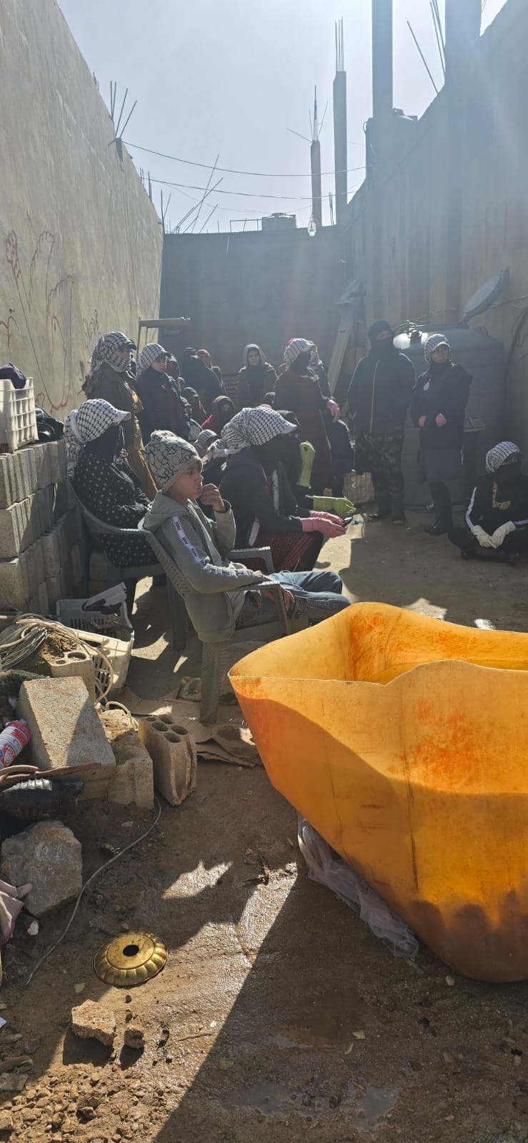 Photos: Spoiled Garlic Prepared in Refugee Tents Exposes New Corruption Case